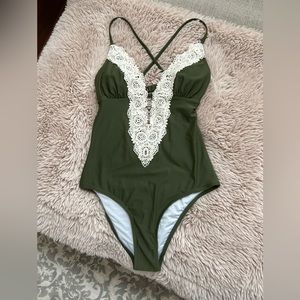NWT Cupshe Forest Green One-Piece Swimsuit with Cream Lace Size Small